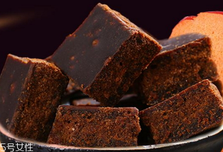 黑糖一天可以喝幾塊 平時兩塊不會發(fā)胖 黑糖一天可以喝幾塊 平時兩塊不會發(fā)胖