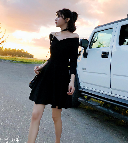 什么款式的裙子不會(huì)過時(shí)？這三款衣柜必備