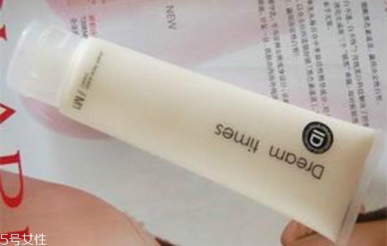 干皮膚用什么保濕最好 護(hù)理干性皮膚的特別點(diǎn) 干皮膚用什么保濕最好 護(hù)理干性皮膚的特別點(diǎn)