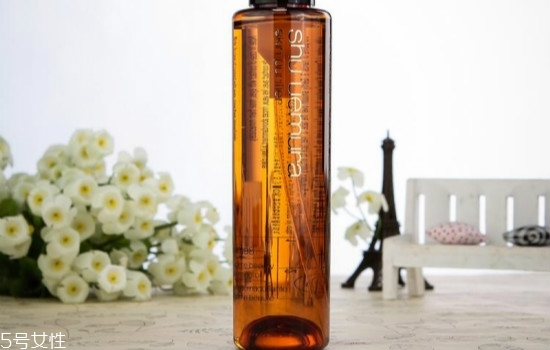 干皮膚用什么保濕最好 護(hù)理干性皮膚的特別點(diǎn) 干皮膚用什么保濕最好 護(hù)理干性皮膚的特別點(diǎn)