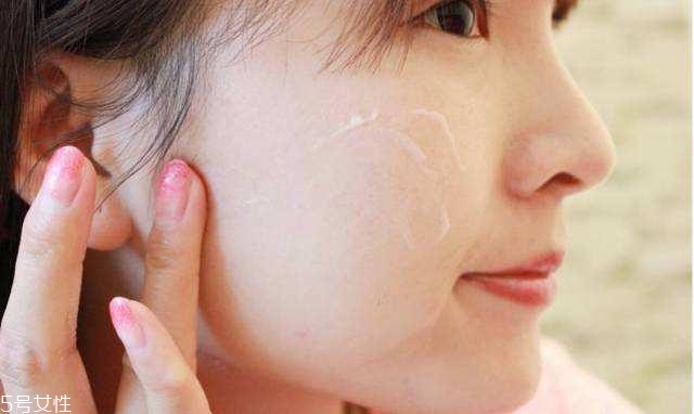 夏天油皮不能敷哪種面膜？這三種面膜越敷越油