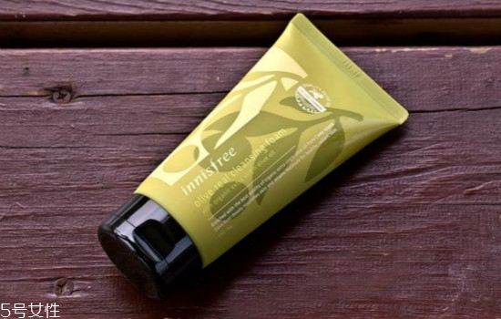 干皮膚用什么保濕最好 護(hù)理干性皮膚的特別點(diǎn) 干皮膚用什么保濕最好 護(hù)理干性皮膚的特別點(diǎn)