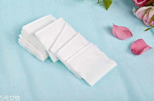 化妝棉適合用什么卸妝 化妝棉卸妝后需要二次清潔 化妝棉適合用什么卸妝 化妝棉卸妝后需要二次清潔