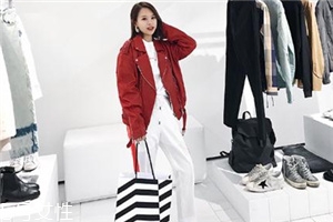 皮衣緊身還是寬松好看？看個(gè)人喜好