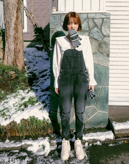 背帶褲怎么穿好看？清新減齡的春日穿搭