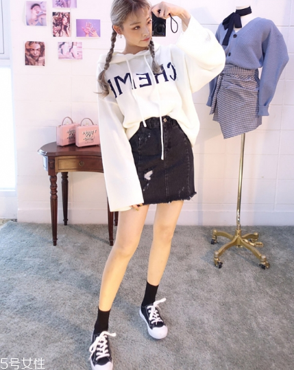 牛仔裙配什么上衣？最經(jīng)典的時(shí)尚穿搭