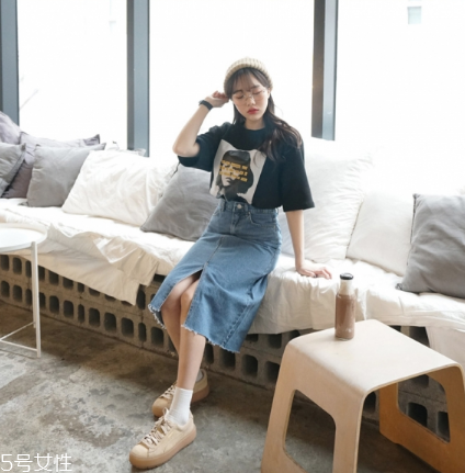 牛仔裙配什么上衣？最經(jīng)典的時(shí)尚穿搭