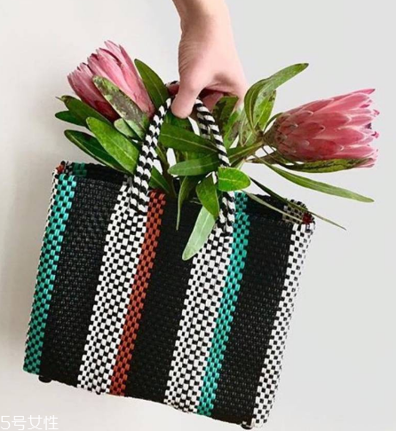 truss包包多少錢(qián)？有品味的你一定要有