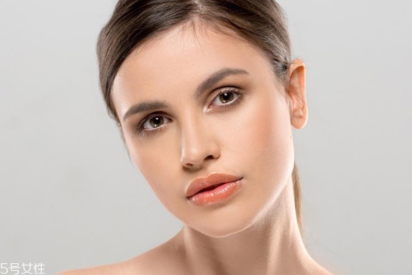 眼妝和唇妝怎么搭配好看？美到窒息的三種搭配