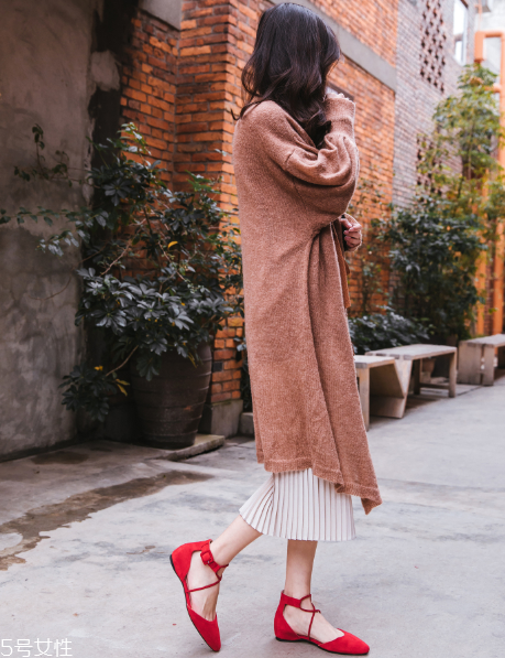 綁帶鞋怎么搭配？秒變街拍女神
