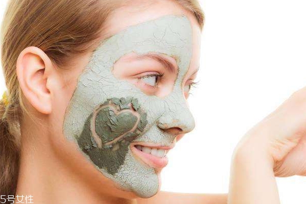 干皮敷面膜多長(zhǎng)時(shí)間好？先打底再敷面膜