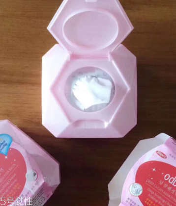 用完卸妝巾還用洗臉么？不洗凈會(huì)刺激皮膚