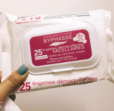 用完卸妝巾還用洗臉么？不洗凈會(huì)刺激皮膚