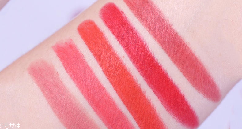 可口可樂彩妝有哪些？可口可樂聯名菲詩小鋪彩妝盤點