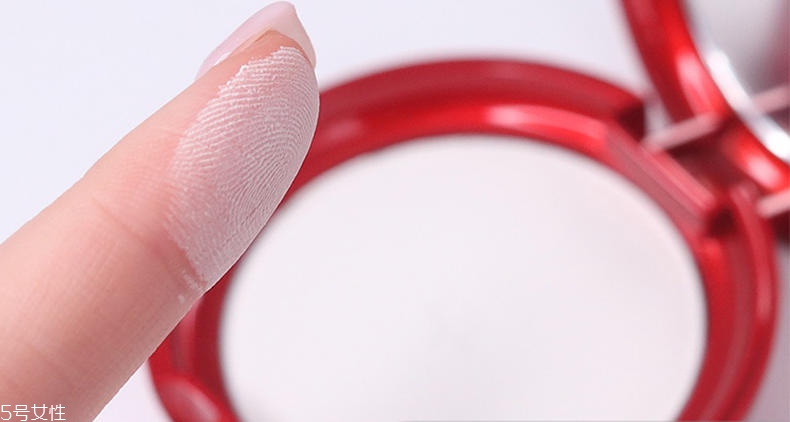 可口可樂彩妝有哪些？可口可樂聯名菲詩小鋪彩妝盤點