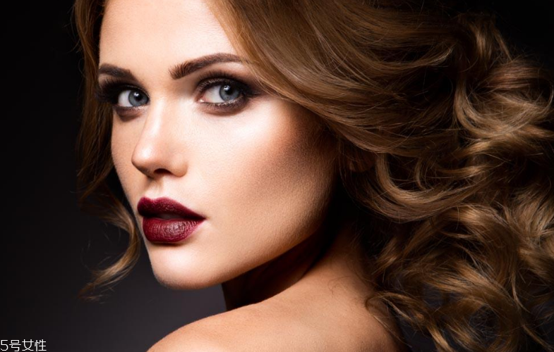 眼妝和唇妝怎么搭配好看？美到窒息的三種搭配