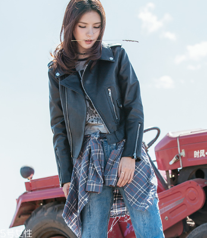 皮衣粘上泡沫膠怎么辦？泡沫膠的清理方法