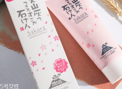 潔面膏和洗面奶的區(qū)別 潔面膏和洗面奶的區(qū)別