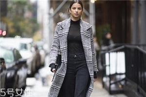 黑色打底衫怎么配衣服？時(shí)尚界的常青單品