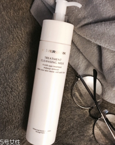 干皮卸妝用什么好？六款溫和保濕卸妝產(chǎn)品