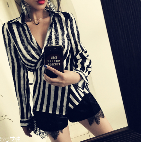 今年流行什么樣的白襯衫？襯衫也有新花樣