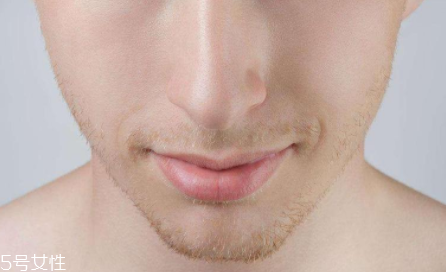 男生怎么化妝顯臉小？這4個(gè)地方化好秒帥