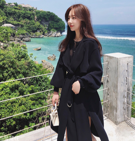 今年流行什么樣的風(fēng)衣？這幾款少女感十足