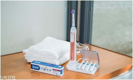 歐樂b電動牙刷怎么樣？四個刷頭很好用