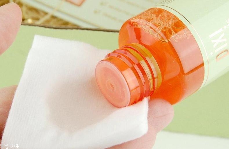 去角質(zhì)化妝水含酒精嗎？適合痘肌嗎？