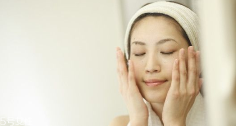 雅漾噴霧怎么定妝 敏感肌專用品牌 雅漾噴霧怎么定妝 敏感肌專用品牌