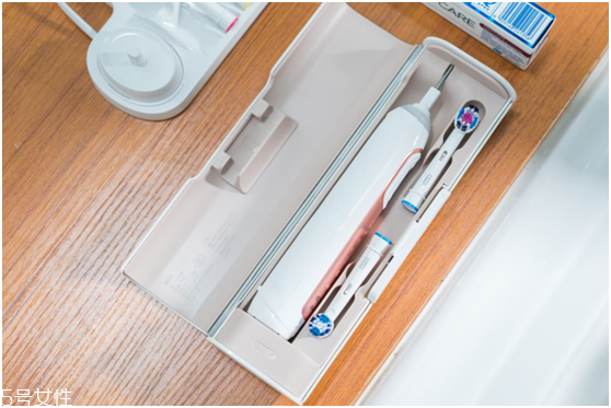 歐樂b電動牙刷怎么樣？四個刷頭很好用