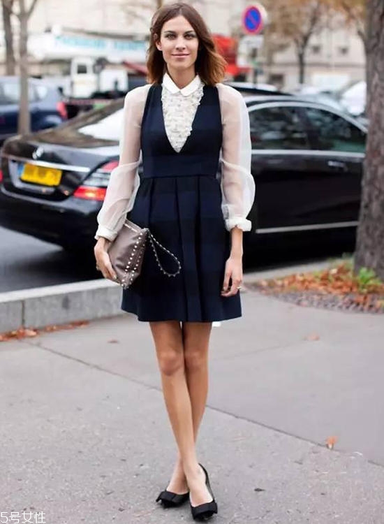 夏天穿衣怎么顯高顯瘦？?jī)商籽b備美美出門撩漢