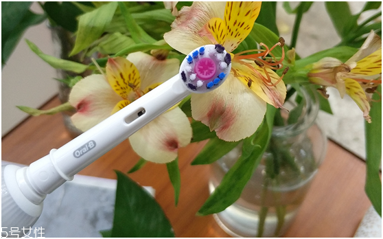 歐樂b電動牙刷怎么樣？四個刷頭很好用