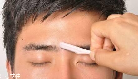 男生怎么化妝顯臉?。窟@4個(gè)地方化好秒帥