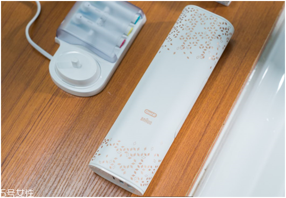 歐樂b電動牙刷怎么樣？四個刷頭很好用