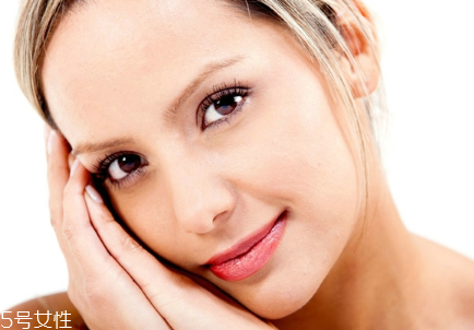 正確的徹底卸妝步驟 每天都要認(rèn)真卸妝洗臉 正確的徹底卸妝步驟 每天都要認(rèn)真卸妝洗臉