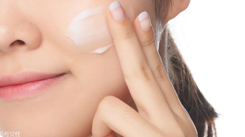 春季爆痘爛臉怎么回事？這幾點修復(fù)技巧拿去