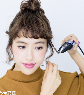 短發(fā)扎成丸子頭的方法 2018最新丸子頭扎法 短發(fā)扎成丸子頭的方法 2018最新丸子頭扎法