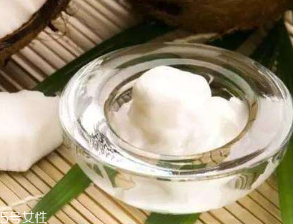 椰子油是什么顏色的？有兩種顏色