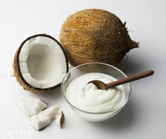 椰子油是什么顏色的？有兩種顏色