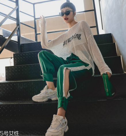 運(yùn)動褲為什么洗了發(fā)紅？運(yùn)動褲清洗方法要得當(dāng)