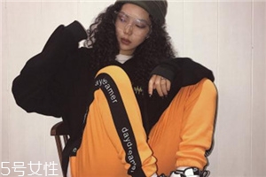 運(yùn)動褲為什么洗了發(fā)紅？運(yùn)動褲清洗方法要得當(dāng)