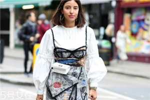 泡泡袖衣服怎么搭配？在大女人和小公舉之間自由轉(zhuǎn)換