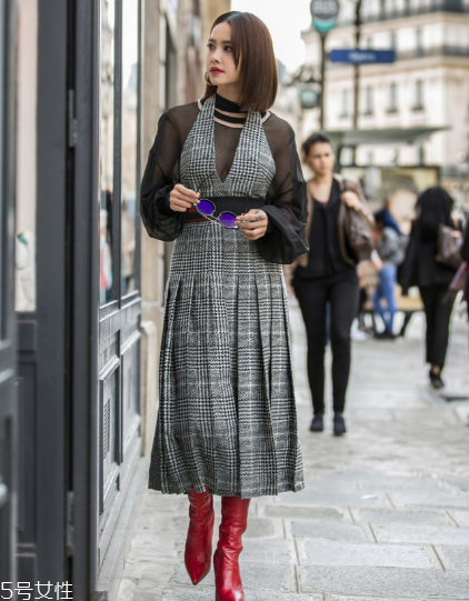 泡泡袖衣服怎么搭配？在大女人和小公舉之間自由轉(zhuǎn)換