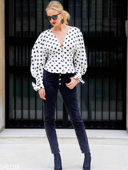 泡泡袖衣服怎么搭配？在大女人和小公舉之間自由轉(zhuǎn)換