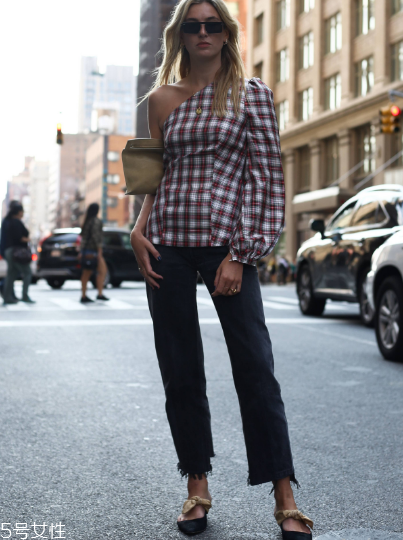 泡泡袖衣服怎么搭配？在大女人和小公舉之間自由轉(zhuǎn)換