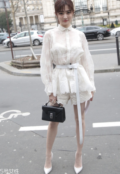 泡泡袖衣服怎么搭配？在大女人和小公舉之間自由轉(zhuǎn)換