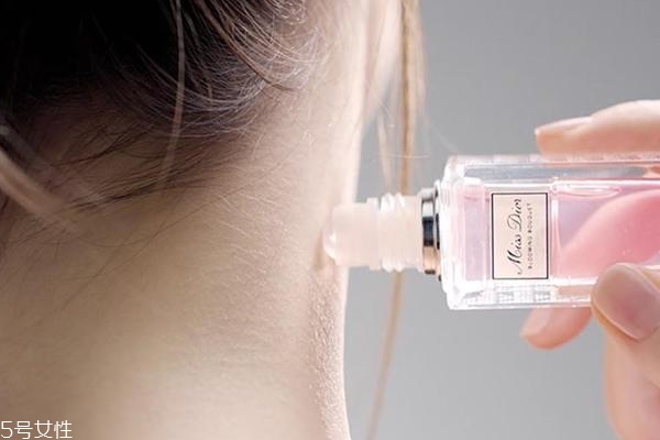 迪奧滾珠香水好聞嗎？dior新品2018滾珠香水香評