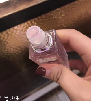 迪奧滾珠香水好聞嗎？dior新品2018滾珠香水香評