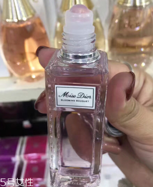 迪奧滾珠香水怎么使用？dior滾珠香水用法